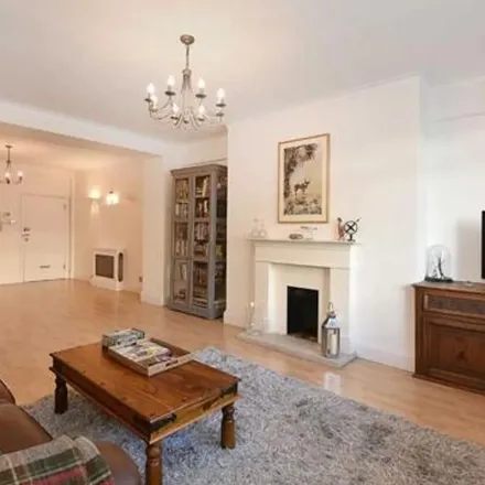 Image 9 - St. James Close, Wells Rise, Primrose Hill, London, NW8 7LX, United Kingdom - Apartment for rent