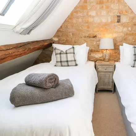 Rent this 2 bed duplex on Kingham in OX7 6YA, United Kingdom