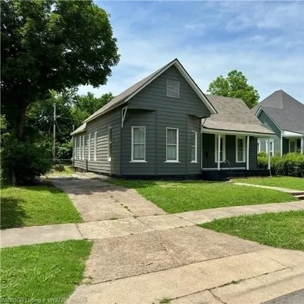 Buy this 3 bed house on 662 South 19th Street in Fort Smith, AR 72901