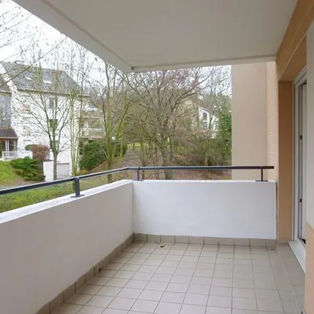 Rent this 2 bed apartment on 104 Rue des Cottages in 54600 Villers-lès-Nancy, France