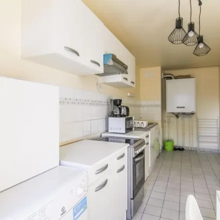 Image 4 - 7 Avenue de l'Alsace-Lorraine, 92500 Rueil-Malmaison, France - Apartment for rent
