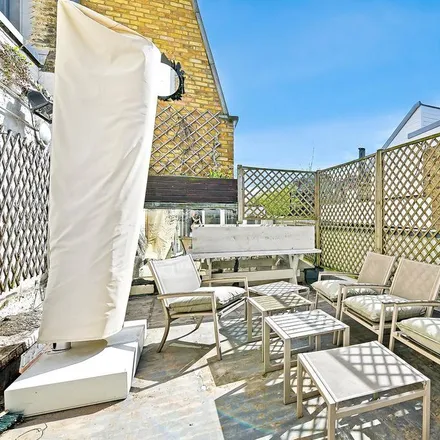 Rent this 3 bed apartment on 283 King's Road in Lot's Village, London