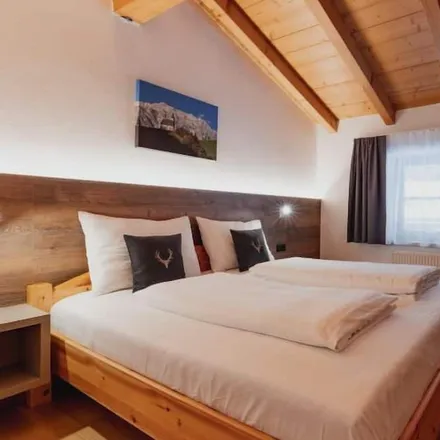 Rent this 4 bed house on Volksschule Dienten in Dorf, 5652 Höfl-Zachhof
