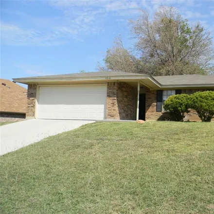 Rent this 3 bed house on 6400 Canyon Trail in Lake Worth, Tarrant County