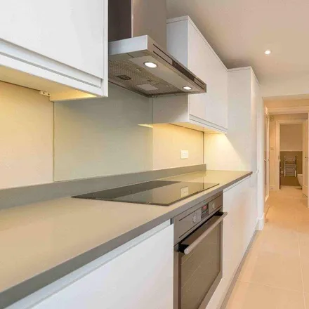 Rent this 2 bed apartment on Grove End Gardens in 33 Grove End Road, London