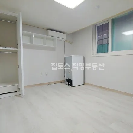 Rent this studio apartment on 서울특별시 관악구 신림동 503-50