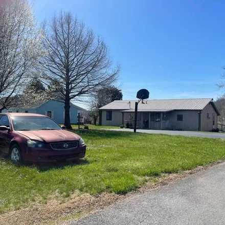 Image 3 - 5th Street, Burkesville, KY 42717, USA - House for sale