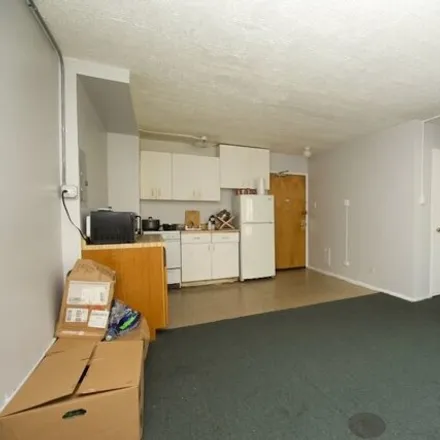 Image 8 - 7333 North Ridge Boulevard, Chicago, IL 60645, USA - Apartment for rent