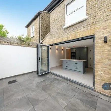 Rent this 5 bed townhouse on Bellamy Street in London, SW12 8BS