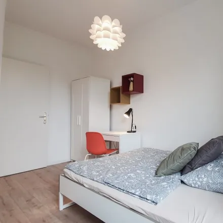 Rent this 4 bed room on Tempelhofer Weg 100 in 12347 Berlin, Germany