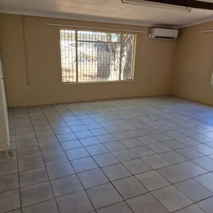 Image 2 - Camp Street, ǁKhara Hais Ward 8, Upington, 8801, South Africa - Apartment for rent