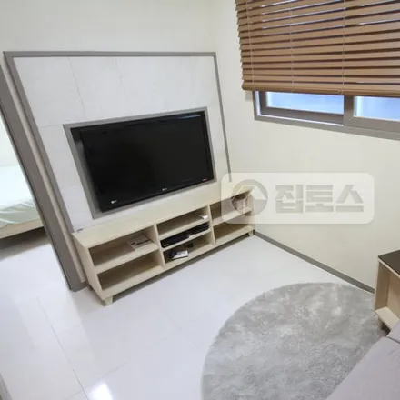Rent this 1 bed apartment on 서울특별시 강남구 역삼동 691-33