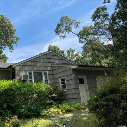 Buy this 3 bed house on 42 Bittersweet Avenue in Squiretown, Hampton Bays