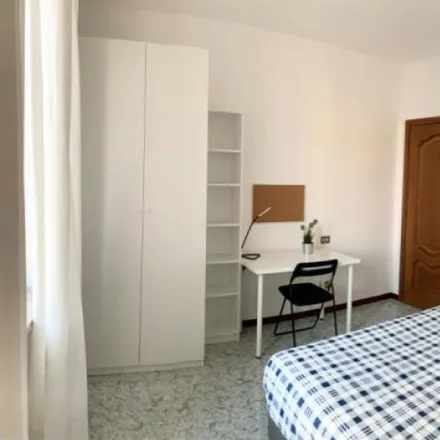 Rent this 4 bed room on Molino in Viale Brianza, 20124 Milan MI