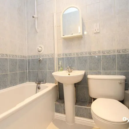 Image 9 - Edinburgh Close, London, HA5 1JR, United Kingdom - Townhouse for rent