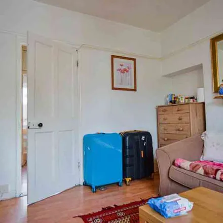 Image 9 - Esso, 109 Tulse Hill, London, SW2 2QB, United Kingdom - Apartment for rent