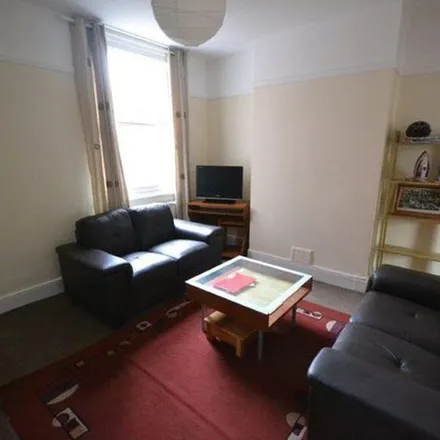 Rent this 4 bed townhouse on Baitul Ikram Mosque in 95 Avenue Road Extension, Leicester