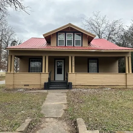 Buy this 4 bed house on 178 East 10th Street in Okmulgee, OK 74447