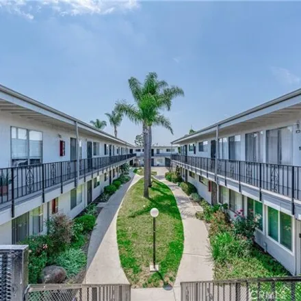 Image 3 - 5530 Ackerfield Ave Unit 211, Long Beach, California, 90805 - Condo for sale