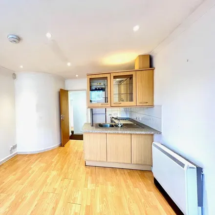 Image 3 - Lloyds Bank, 277 Kentish Town Road, London, NW5 2DY, United Kingdom - Apartment for rent