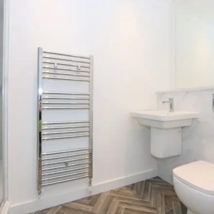 Rent this 2 bed apartment on Kent Road in Glasgow, G3 7BY