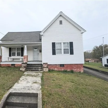 Buy this 2 bed house on 521 Price Street in Thomasville, NC 27360