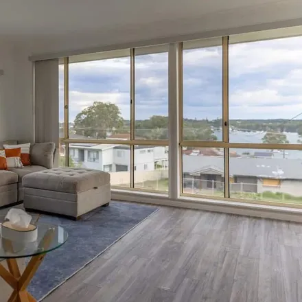 Rent this 3 bed house on Fishing Point NSW 2283