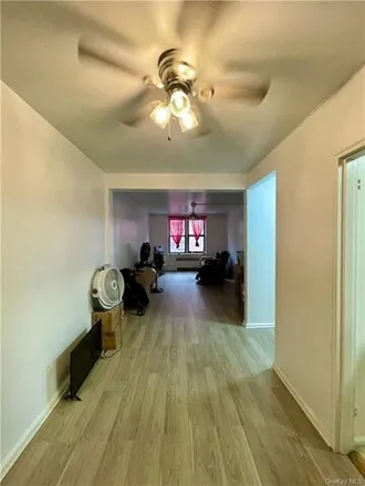 Image 3 - 740 East 232nd Street, New York, NY 10466, USA - Apartment for sale