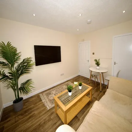 Rent this studio apartment on Mid Road in Dundee, DD3 7RN