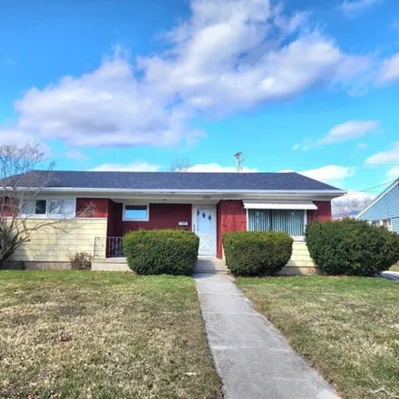Buy this 3 bed house on 2246 Main Avenue in Sheboygan, WI 53083