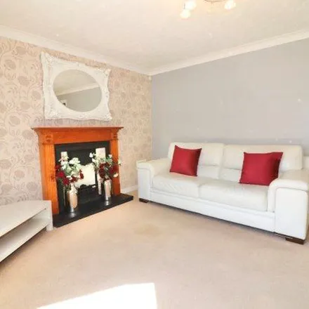Image 2 - Button Road, Badgers Dene, Grays, RM17 5HE, United Kingdom - Apartment for rent