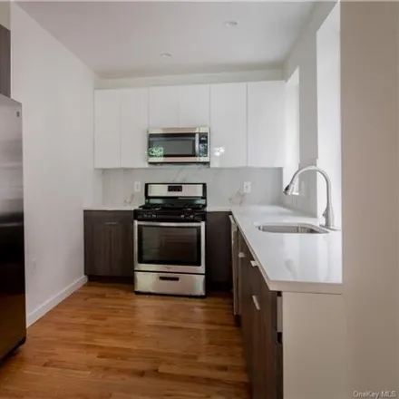 Image 7 - 1501 Teller Avenue, New York, NY 10457, USA - House for sale