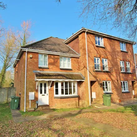 Rent this 4 bed duplex on 16-25 School Meadow in Fairlands, GU2 8GY