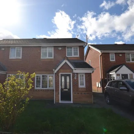 Rent this 3 bed duplex on Hemfield Close in Hindley, WN2 2DW