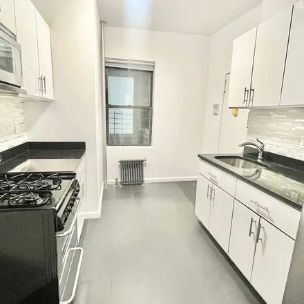Image 4 - 107 Saint Marks Place, New York, NY 10009, USA - Apartment for rent