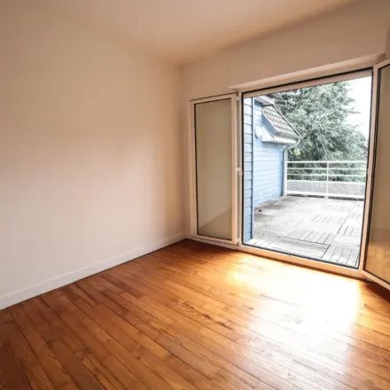 Rent this 5 bed apartment on 11 Rue de la Garenne in 76130 Mont-Saint-Aignan, France