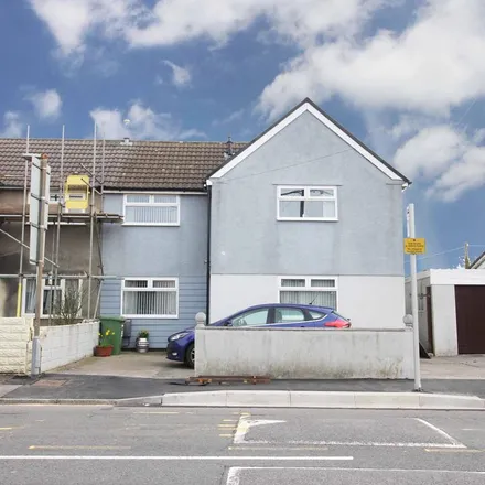 Rent this 3 bed duplex on Llantrisant Road in Beddau, CF38 2BB