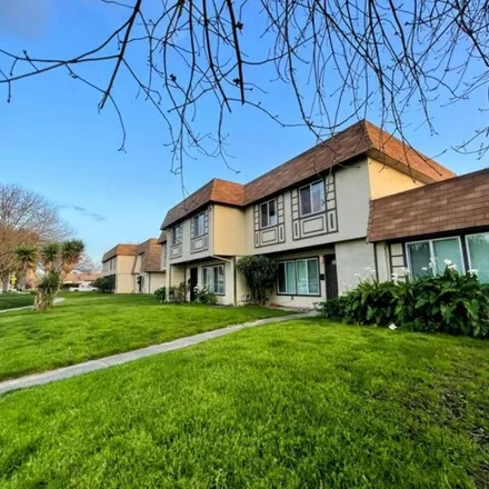 Rent this 3 bed townhouse on 164 Chynoweth Avenue in San Jose, CA 95123