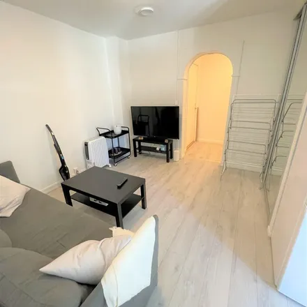 Rent this 6 bed apartment on Michael Krohns gate 35 in 5057 Bergen, Norway