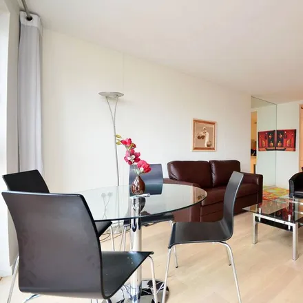 Rent this 1 bed apartment on PLA Vessel Traffic Services in Fairmont Avenue, London