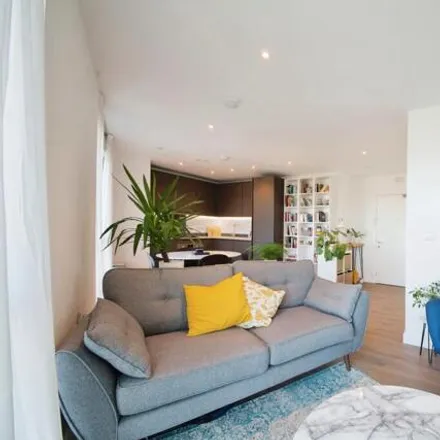 Image 1 - Canterbury House, Bow Road, Bromley-by-Bow, London, E3 3AU, United Kingdom - Apartment for sale