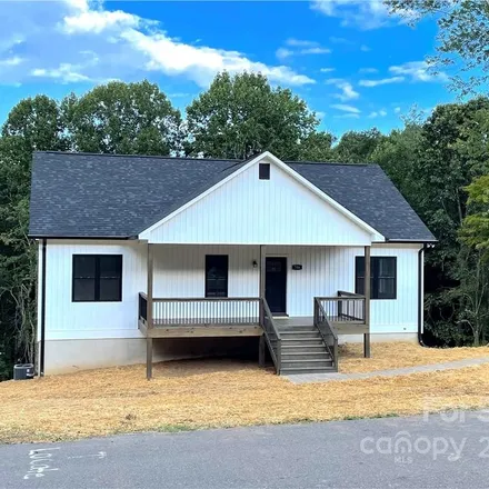 Buy this 3 bed house on 706 Ridge Avenue in West Jefferson, NC 28694