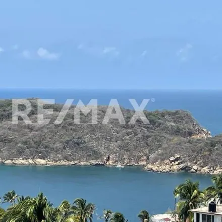 Buy this 3 bed house on Gran Vía Tropical in Fraccionamiento Las Playas, 39300 Acapulco