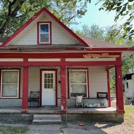 Buy this 2 bed house on 621 East 13th Avenue in Winfield, KS 67156