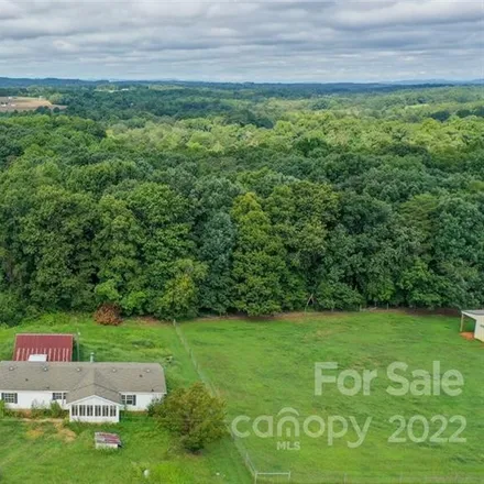 Buy this 3 bed house on 5176 Hickory Lincolnton Highway in Catawba County, NC 28092