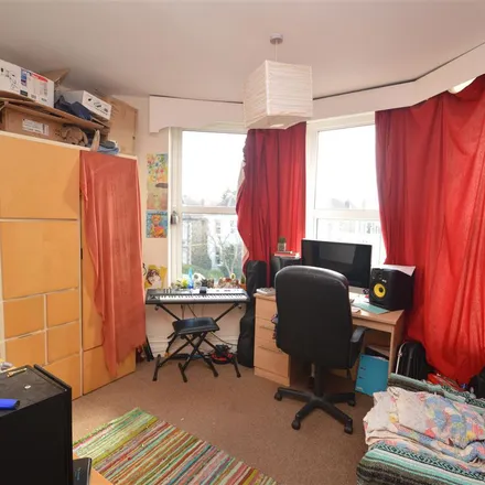 Rent this 3 bed apartment on 122 Chesterfield Road in Bristol, BS6 5DU