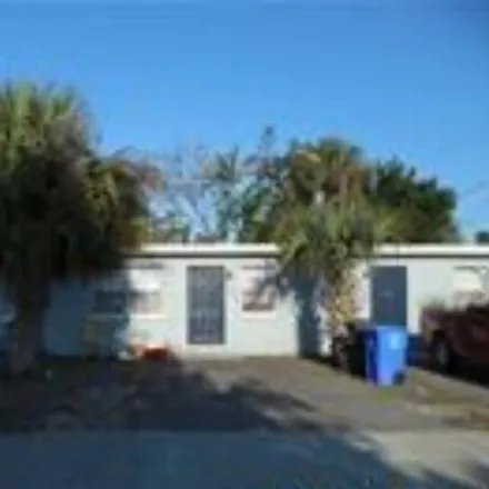 Buy this studio house on 2036 Wright Street in Fort Myers, FL 33916