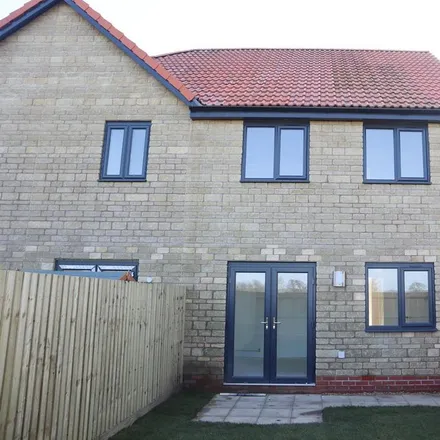 Rent this 3 bed duplex on Barn Owl Road in Yatton, BS49 4GH