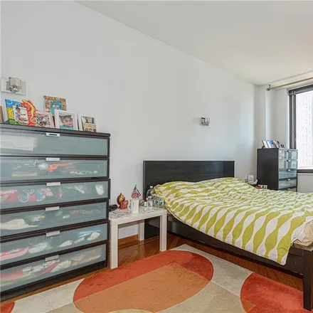 Image 6 - 3111 Ocean Parkway, New York, NY 11235, USA - Condo for sale