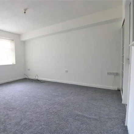 Image 4 - St Lukes Street, Hull, HU3 2EL, United Kingdom - Apartment for sale